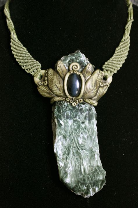 Amulet of the sorceress queen